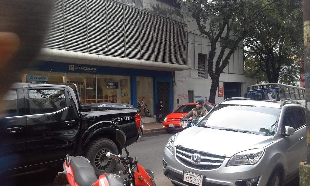 Estudio en el Centro de Asunción Exterior foto